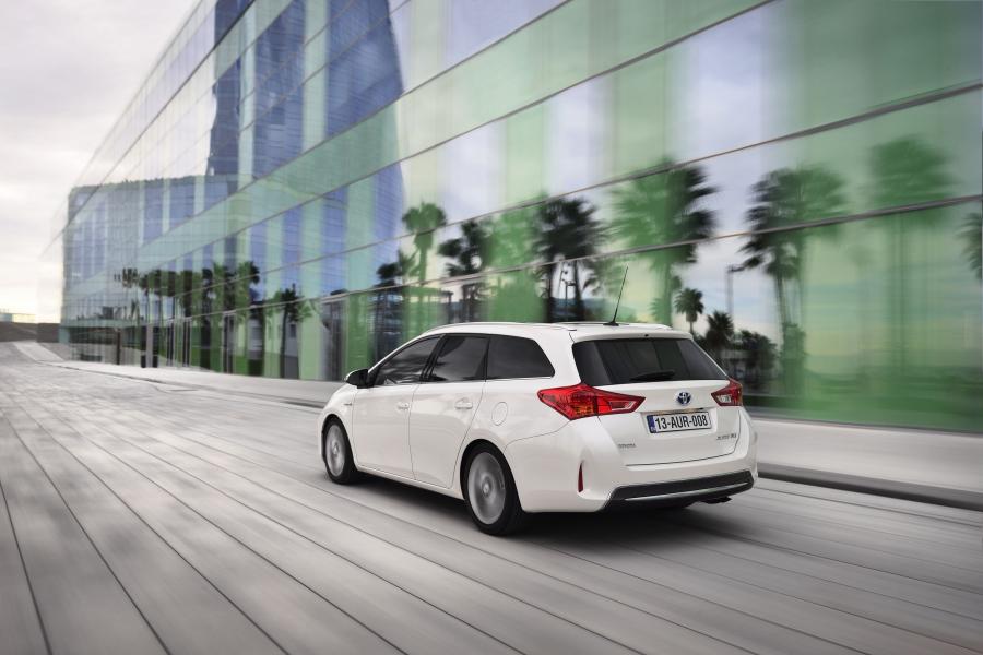 Toyota Auris Touring Sports 2013 года  (фото 16 из 23)